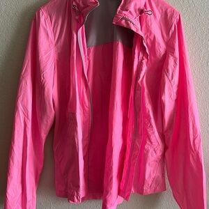 Danskin Now NWT windbreaker L(12-14)
Water resistant